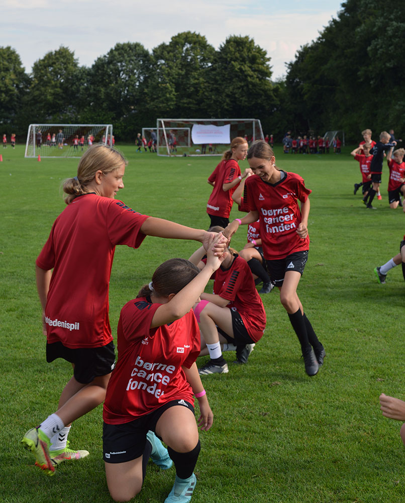 Alternativ opvarmning på fodboldskolen i Søften - Søften Nyt - Foto: Anders Godtfred-Rasmussen.