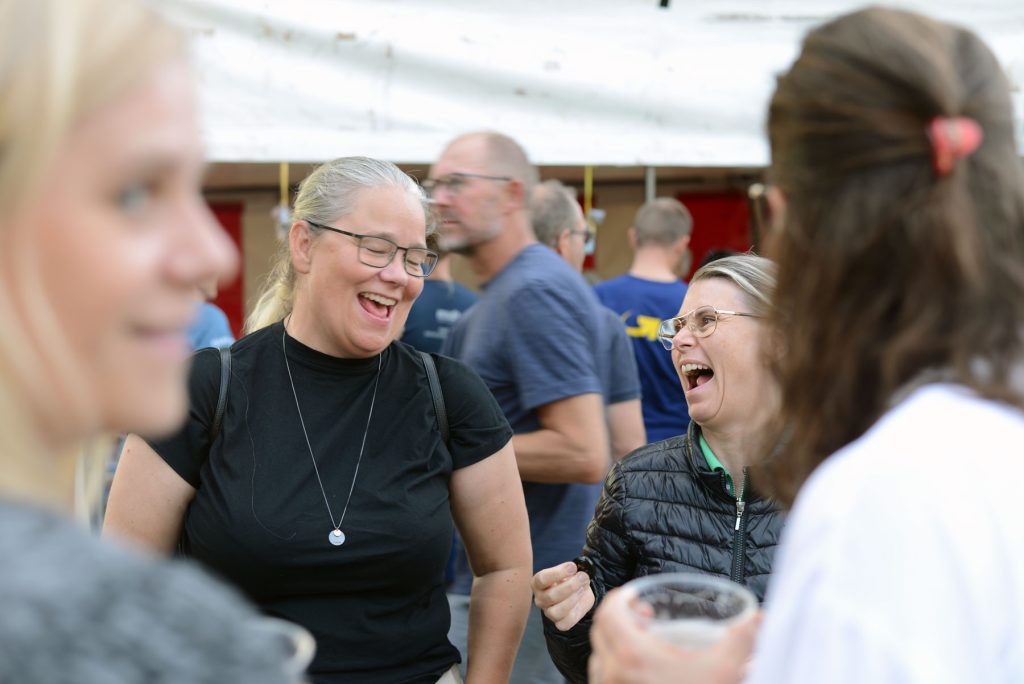 Smil og glade gæster - Søften Nyt - Foto: Anders Godtfred-Rasmussen.