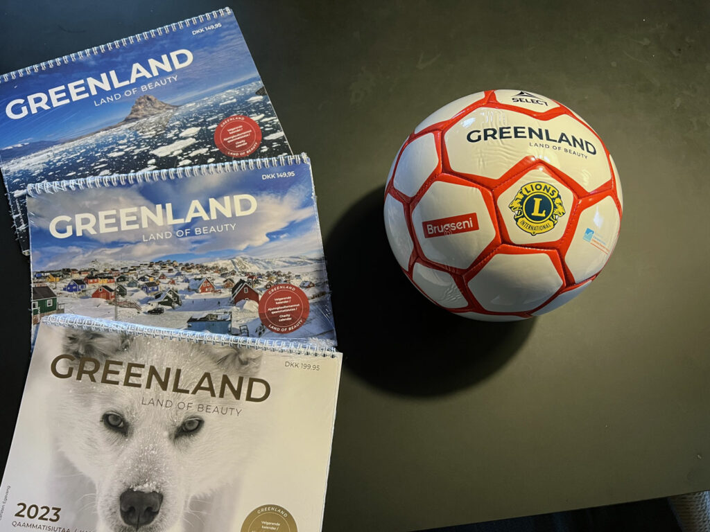 Kalender og bolde til Grønland - Søften Nyt - Foto: Anders Godtfred-Rasmussen.