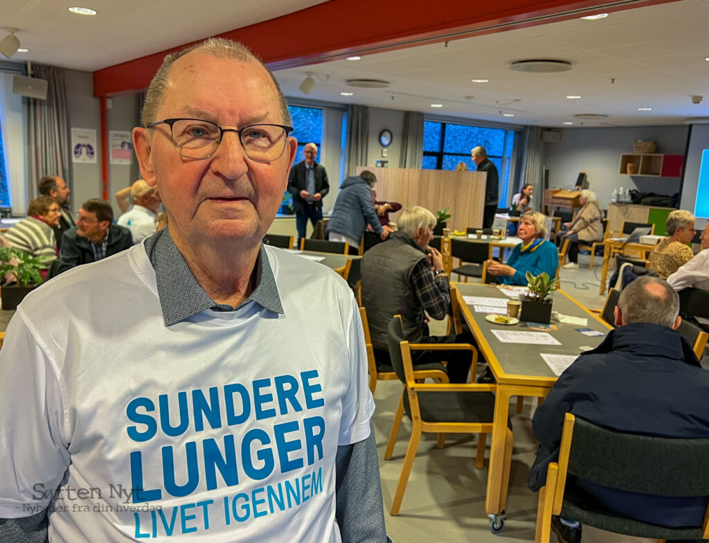 Svend-Aage Holmberg har været en del af Lungekoret siden begyndelsen i 2019, og var glad for at kunne synge sammen med koret til Lungedagen på Hinneruplund. Han glæder sig især over, at hans KOL ikke er blevet værre siden han startede i koret. Foto: Anders Godtfred-Rasmussen - Søften Nyt.